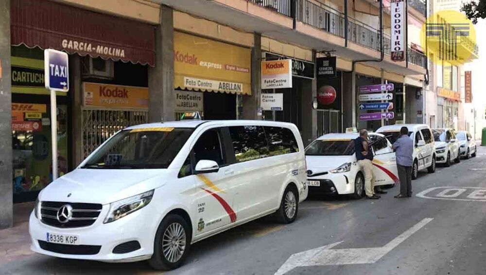 Parada de taxi en el centro urbano de Orihuela junto a la Glorieta