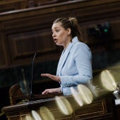 La portavoz del PP en el Congreso, Esther Muñoz, durante una sesión plenaria, en el Congreso de los Diputados, a 14 de octubre de 2025, en Madrid (España).