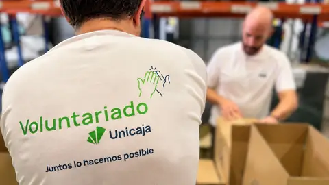 Voluntarios de Unicaja colaboran con Bancosol y participan en el envío de material para más de 10.000 niños de Honduras Voluntarios de Unicaja colaboran con Bancosol y participan en el envío de material para más de 10.000 niños de Honduras