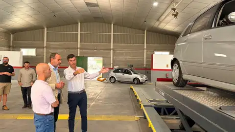 La Junta está construyendo una ITV fija en Cáceres y otra en Badajoz y estudia abrir una móvil en Mérida La Junta está construyendo una ITV fija en Cáceres y otra en Badajoz y estudia abrir una móvil en Mérida