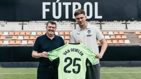 Kayne van Oevelen llega cedido al Valencia Kayne van Oevelen llega cedido al Valencia