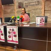 Inmaculada Pacheco, concejala de educación, en la presentación de la UP nº 24 Inmaculada Pacheco, concejala de educación, en la presentación de la UP nº 24