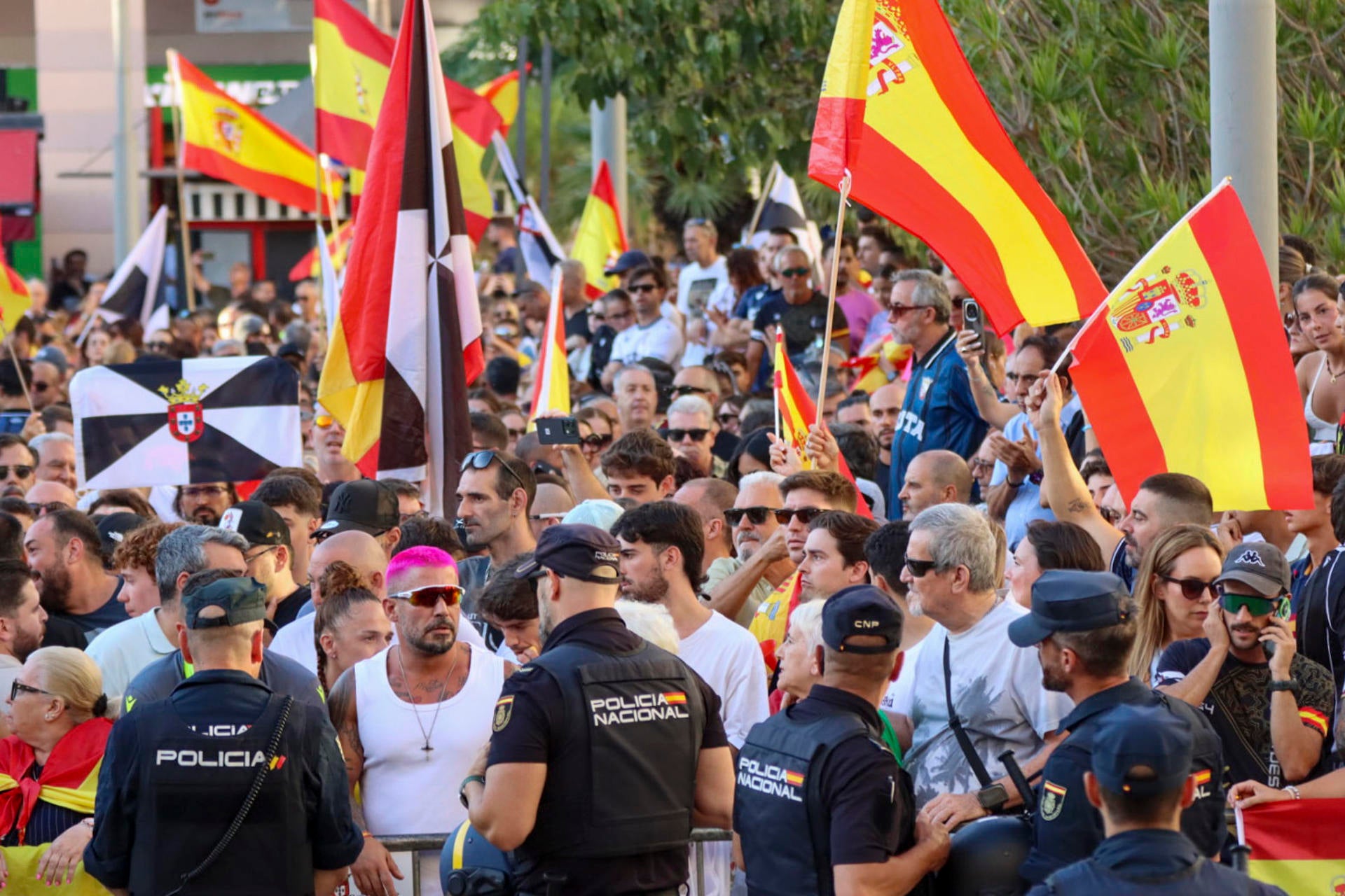 La población de Ceuta comienza a movilizarse ante el hartazgo por la falta de soluciones casi un mes después del cruce masivo La población de Ceuta comienza a movilizarse ante el hartazgo por la falta de soluciones casi un mes después del cruce masivo