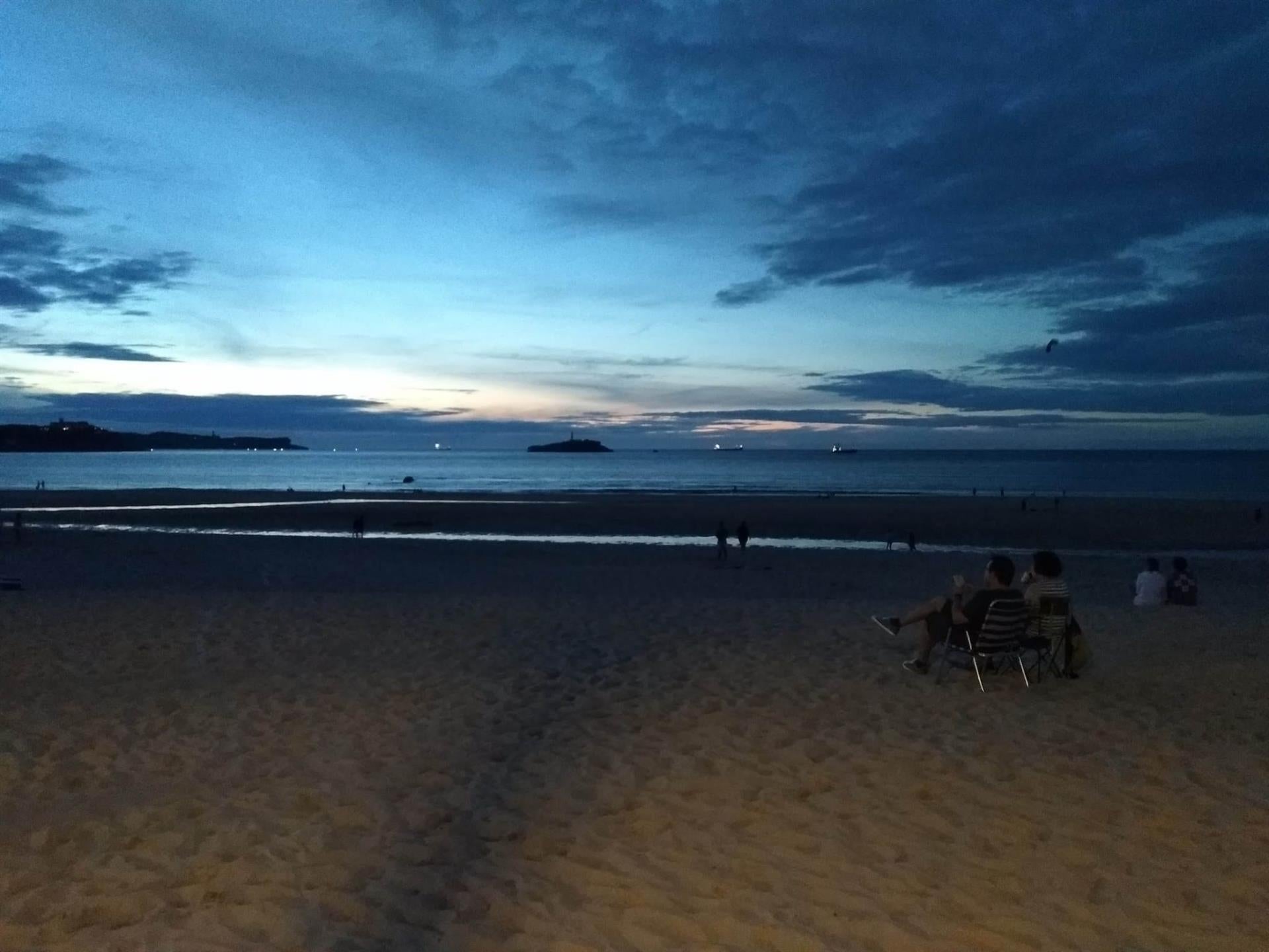 Hallan ilesa en su alojamiento a una joven holandesa a la que se buscaba en Somo tras entrar al mar y no verla salir Hallan ilesa en su alojamiento a una joven holandesa a la que se buscaba en Somo tras entrar al mar y no verla salir