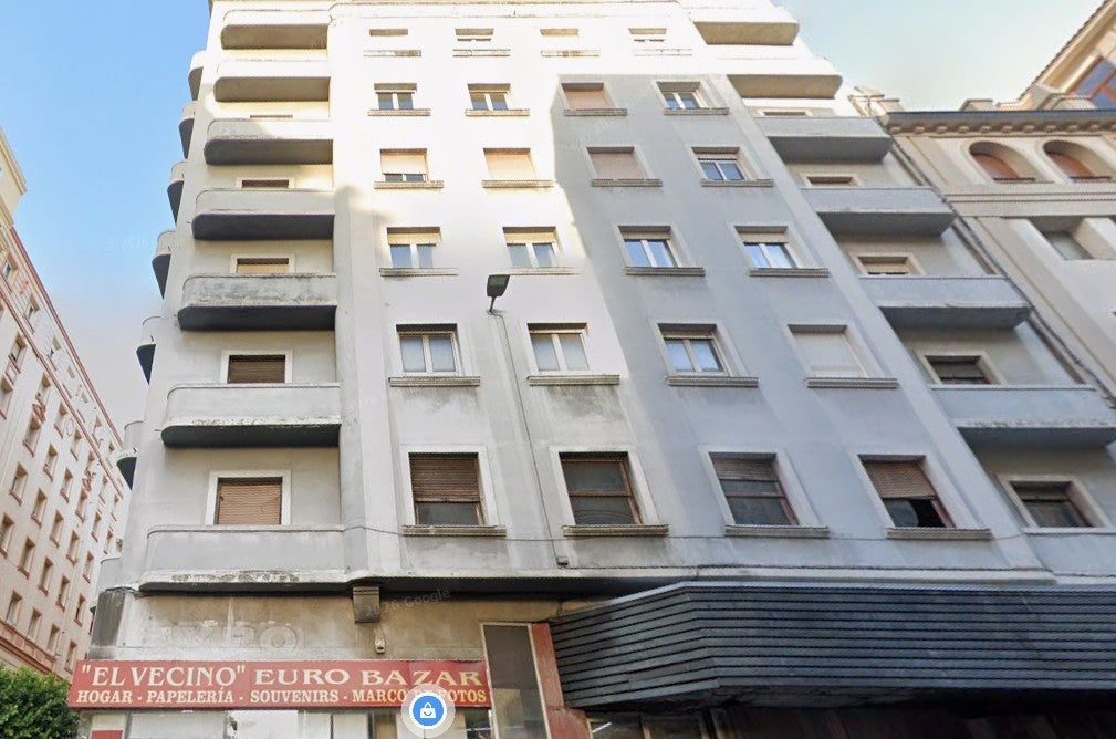 Santander ordena el desalojo y apuntalamiento del edificio número 8 de la calle Santa Clara Santander ordena el desalojo y apuntalamiento del edificio número 8 de la calle Santa Clara