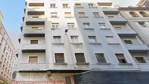 Fachada del edificio número 8 de la calle Santa Clara de Santander Fachada del edificio número 8 de la calle Santa Clara de Santander