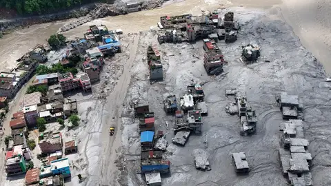 "Tsunami de tierra" en Nepal: qué provocó la devastadora avalancha en el Himalaya "Tsunami de tierra" en Nepal: qué provocó la devastadora avalancha en el Himalaya