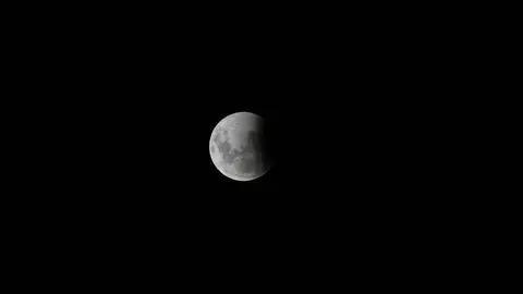 España ha sido testigo de un eclipse parcial lunar que llegó a ocultar el 93% de su superficie. Eclipse lunar 28 de agosto/ EuropaPress