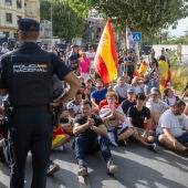 Varias personas durante una manifestación para protestar por la situación provocada por la llegada masiva de migrantes/ Marcos Moreno / Europa Press