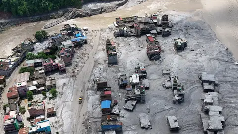 Las autoridades de Nepal elevan a cerca de 470 los muertos en la riada del el norte del país Las autoridades de Nepal elevan a cerca de 470 los muertos en la riada del el norte del país
