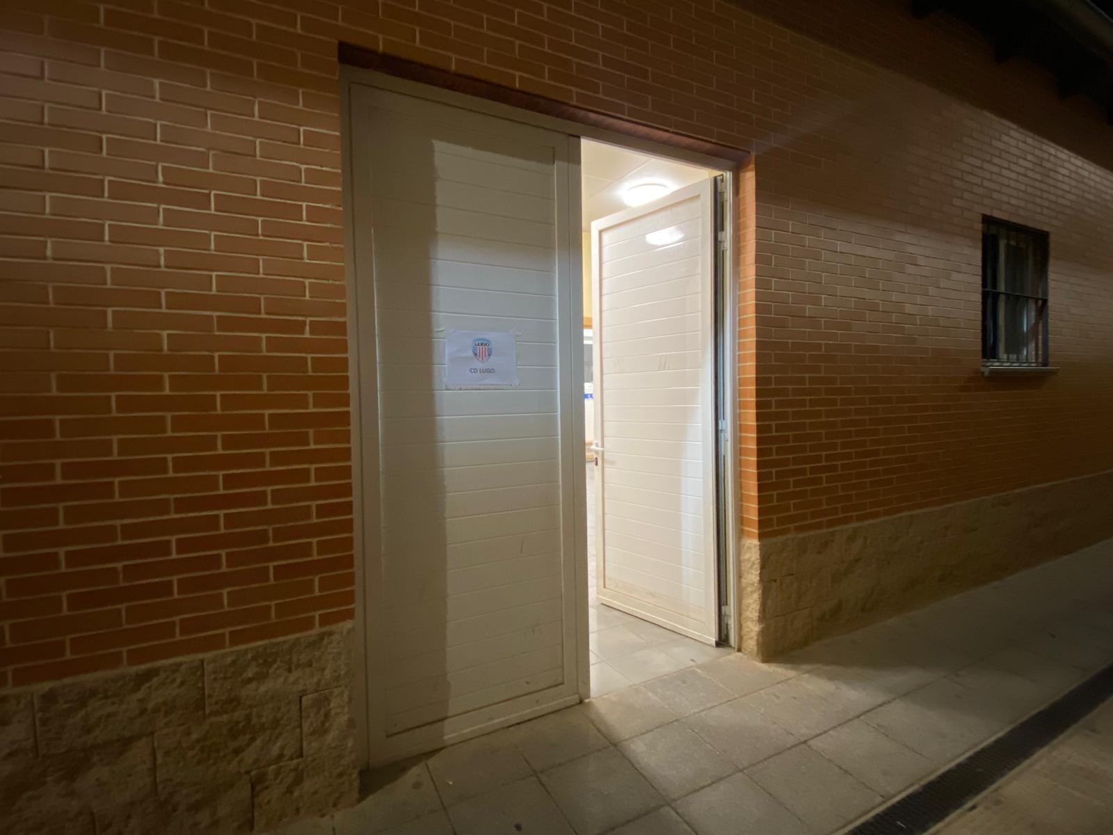 Entrada al vestidor del Lugo, una vez reparada Entrada al vestidor del Lugo, una vez reparada