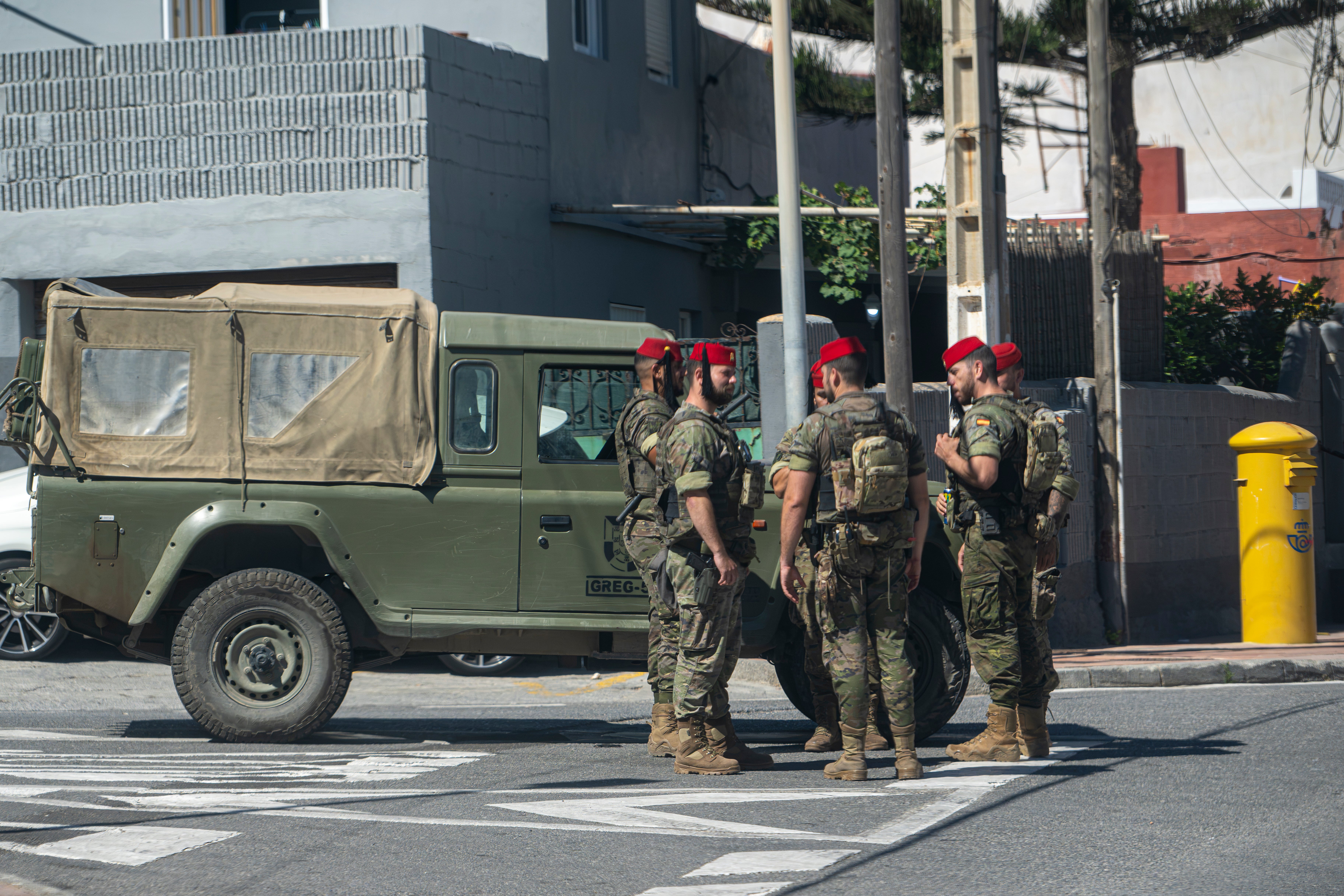 "Tenemos que ir con casco, chaleco y armamento": la denuncia de AUME sobre la situación de los militares en Ceuta episode artwork