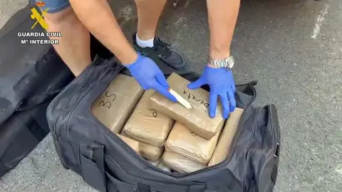 La Guardia Civil intercepta en Talavera la Real un cargamento con más de 400 kilos de cocaína La Guardia Civil intercepta en Talavera la Real un cargamento con más de 400 kilos de cocaína