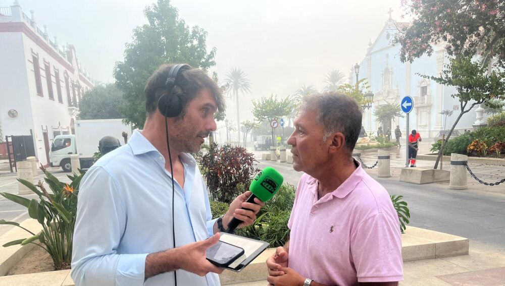 Rafa Latorre entrevista a Enrique Roviralta, presidente del Colegio de Médicos en Ceuta/ Rafa Sanz del Río
