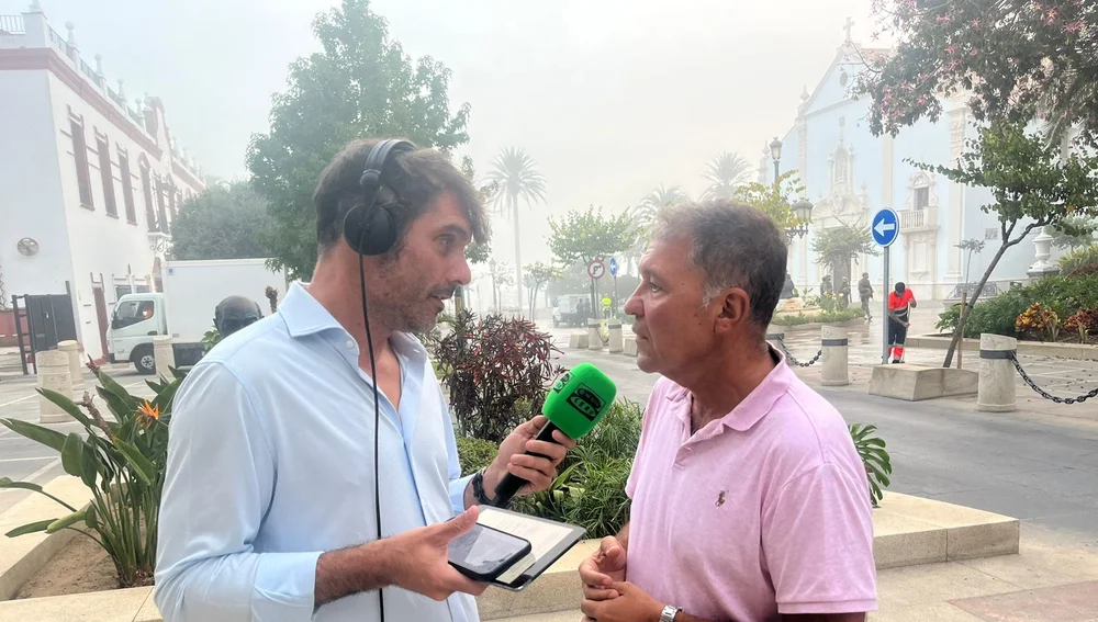 Rafa Latorre entrevista a Enrique Roviralta, presidente del Colegio de Médicos en Ceuta/ Rafa Sanz del Río Rafa Latorre entrevista a Enrique Roviralta, presidente del Colegio de Médicos en Ceuta/ Rafa Sanz del Río