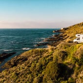 Septiembre cambia el ritmo del verano: Málaga y Marsella, dos destinos para viajar en camper por menos de 100 euros la noche