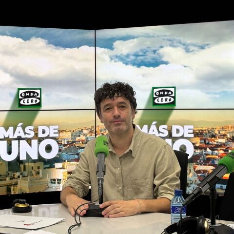 El director de cine Rodrigo Sorogoyen, en Más de uno, con Alsina