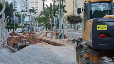 Benidorm reanudará mañana las obras de renovación integral de las infraestructuras de la avenida Montecarlo Benidorm reanudará mañana las obras de renovación integral de las infraestructuras de la avenida Montecarlo