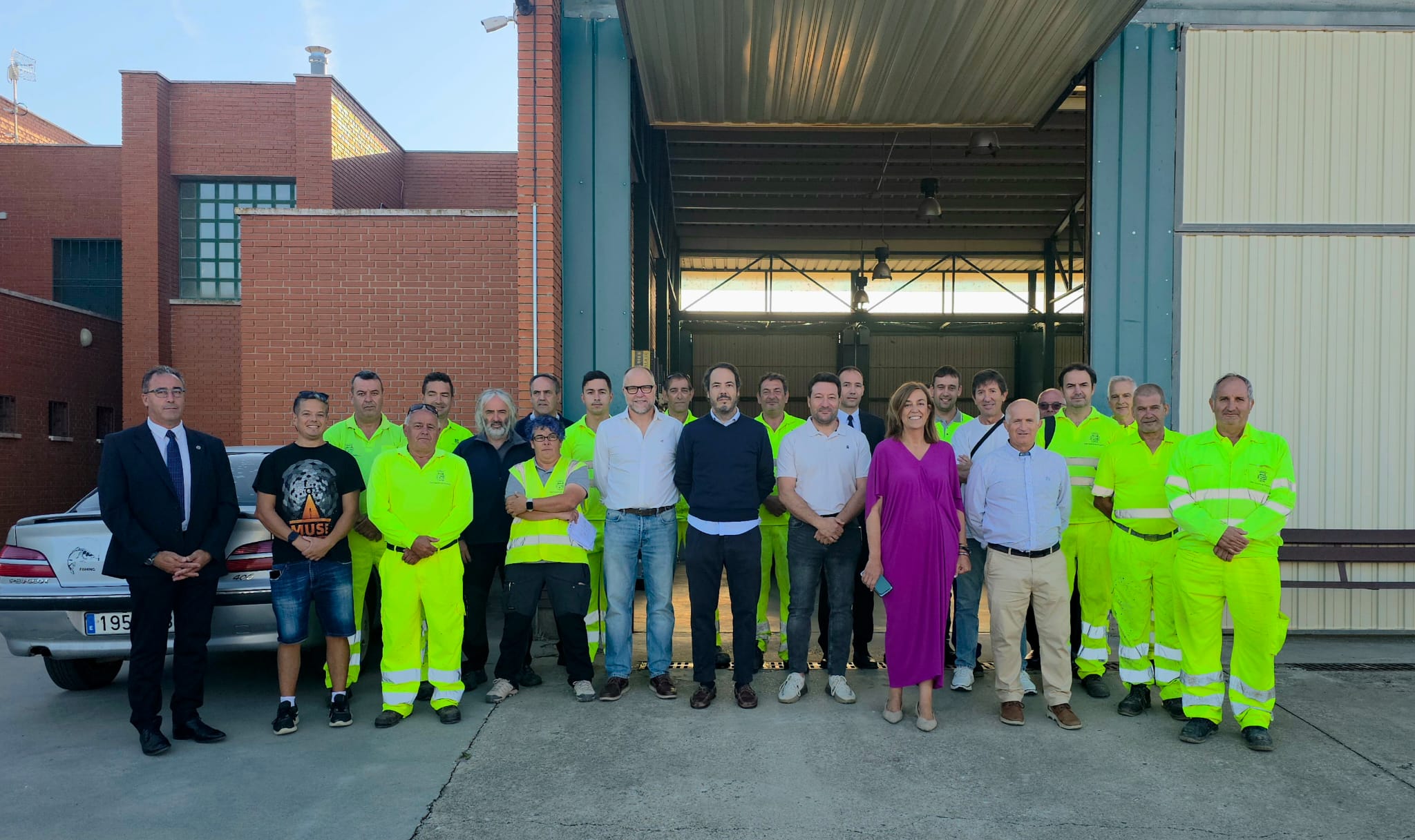 La presidenta de la Diputación reconoce el trabajo de su brigada de carreteras durante el eclipse para garantizar la seguridad de la red provincial La presidenta de la Diputación reconoce el trabajo de su brigada de carreteras durante el eclipse para garantizar la seguridad de la red provincial