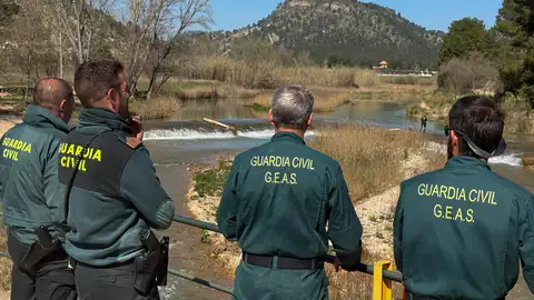 Encuentran el cadáver de un hombreen el río Júcar a su paso por Sueca Encuentran el cadáver de un hombreen el río Júcar a su paso por Sueca