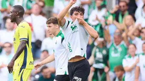 El joven centrocampista español Sergio Martínez deja el Racing y ficha por el Real Madrid El joven centrocampista español Sergio Martínez deja el Racing y ficha por el Real Madrid