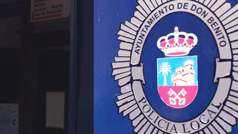 Un vehículo colisiona contra una terraza en Don Benito y dos personas precisan atención sanitaria Un vehículo colisiona contra una terraza en Don Benito y dos personas precisan atención sanitaria