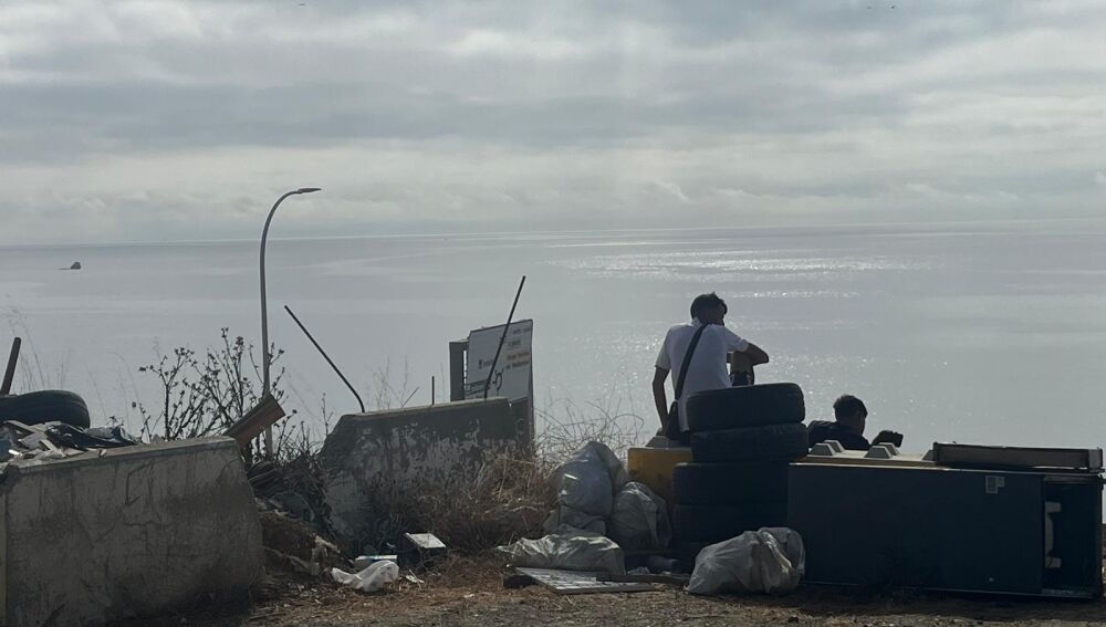 Imagen de la carretera del Tarajal al lado del Barrio del Príncipe y de la playa.