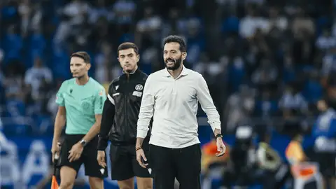 Carlos Corberán: "Es la peor primera parte desde que soy entrenador del Valencia" Carlos Corberán: "Es la peor primera parte desde que soy entrenador del Valencia"