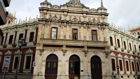 La Diputación de Palencia iluminará su fachada con la bandera de España en apoyo a Ceuta con motivo de su Día .
