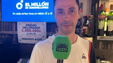 Jorge González, propietario del Bar Gades en Cabezón de la Sal