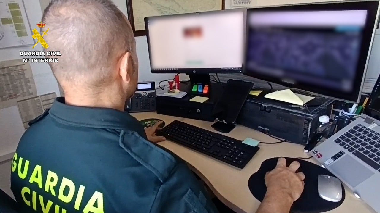 Investigan a un grupo criminal dedicado a los delitos de estafa online tras una denuncia en Castellar de Santiago Investigan a un grupo criminal dedicado a los delitos de estafa online tras una denuncia en Castellar de Santiago