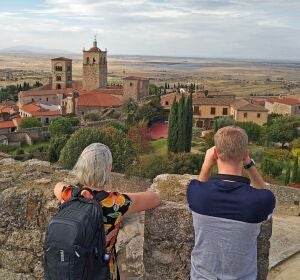 Feextur calcula que Extremadura ha recibido a unos 550.000 turistas este verano, en l&iacute;nea con 2025