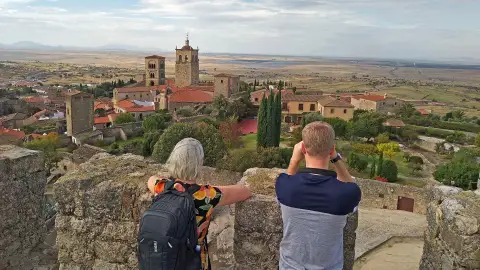 Feextur calcula que Extremadura ha recibido a unos 550.000 turistas este verano, en línea con 2025 Feextur calcula que Extremadura ha recibido a unos 550.000 turistas este verano, en línea con 2025
