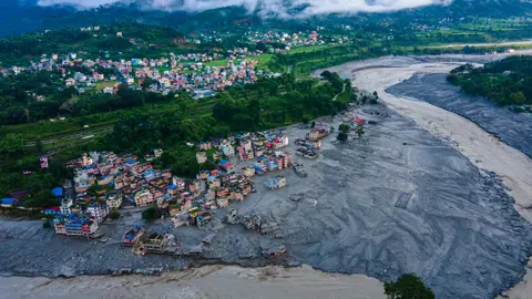 Nepal localiza al último de los tres españoles desaparecidos tras la riada Nepal localiza al último de los tres españoles desaparecidos tras la riada