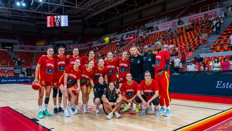 La selección posa en la pista del Príncipe Felipe La selección posa en la pista del Príncipe Felipe