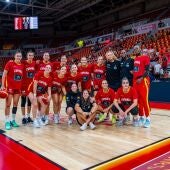 La selección posa en la pista del Príncipe Felipe 