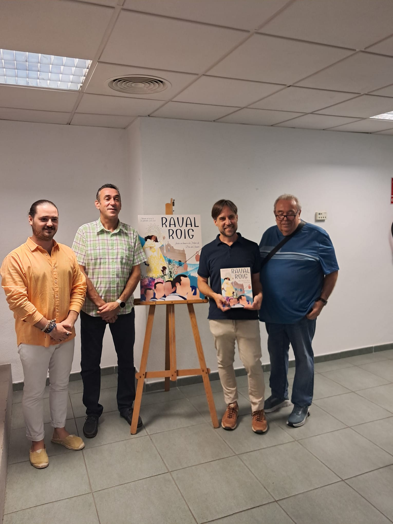 El Raval Roig pone en papel su memoria: presenta el llibret de unas fiestas con más de 180 años de historia El Raval Roig pone en papel su memoria: presenta el llibret de unas fiestas con más de 180 años de historia