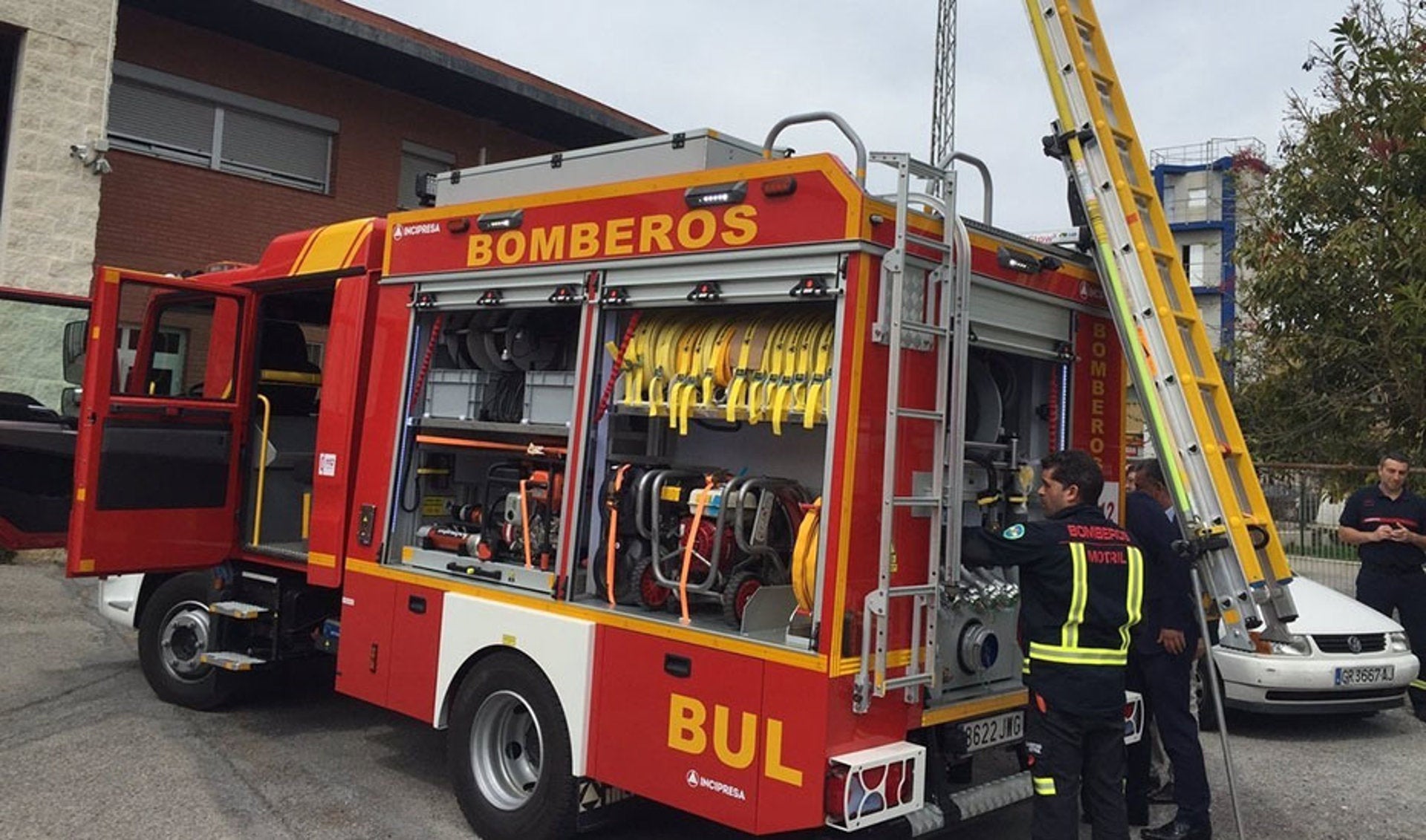 Evacuado al hospital un hombre de 70 años tras incendiarse la cocina de su vivienda en Armilla Evacuado al hospital un hombre de 70 años tras incendiarse la cocina de su vivienda en Armilla