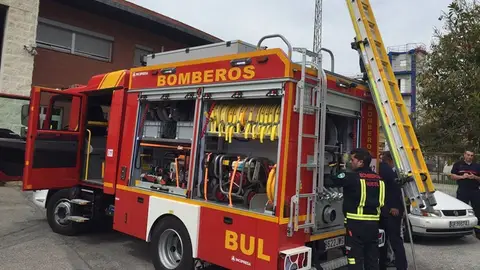 Evacuado al hospital un hombre de 70 años tras incendiarse la cocina de su vivienda en Armilla Evacuado al hospital un hombre de 70 años tras incendiarse la cocina de su vivienda en Armilla