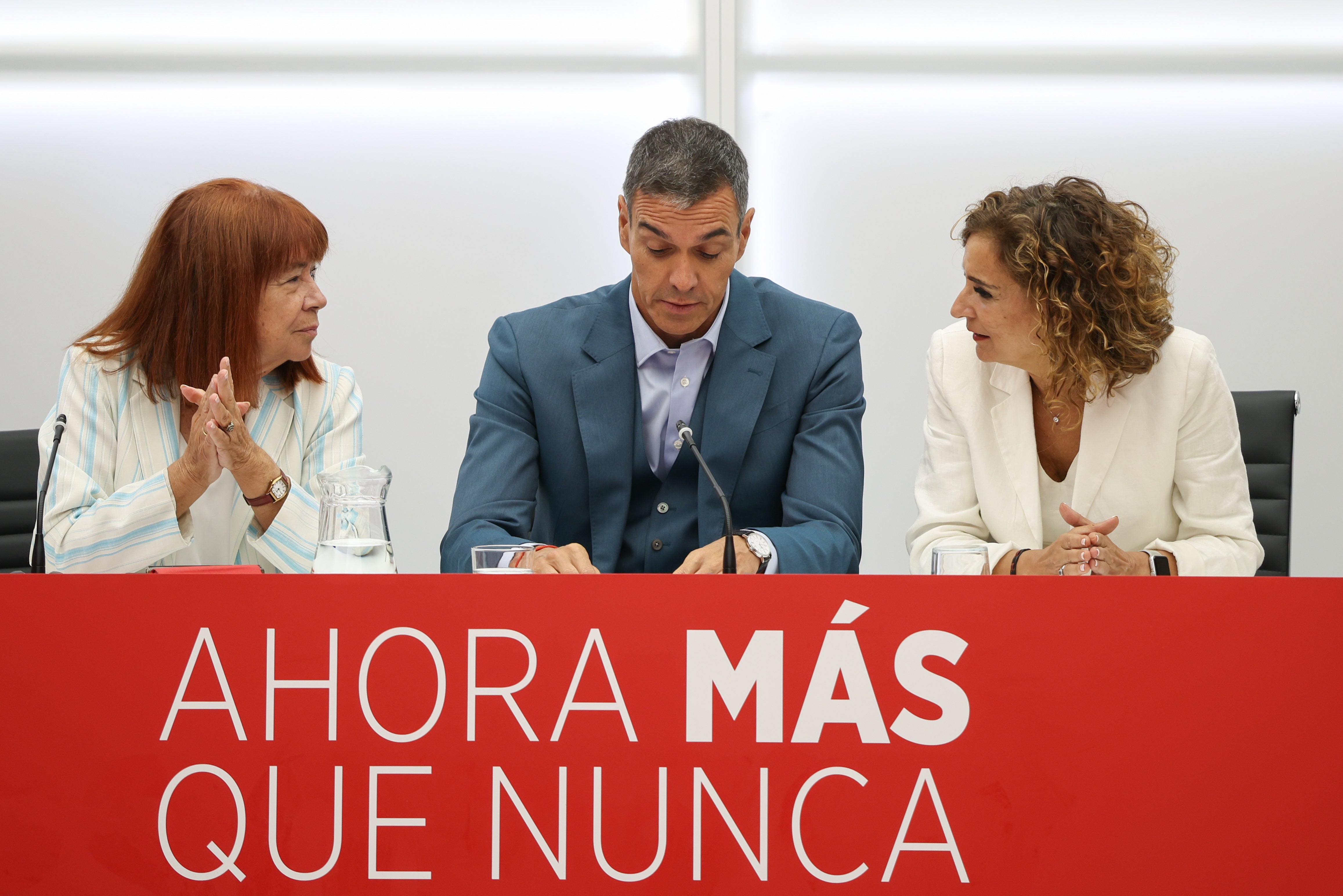 El frente andino de Müller: Los tres tuits de Sánchez que resumen su estrategia política episode artwork