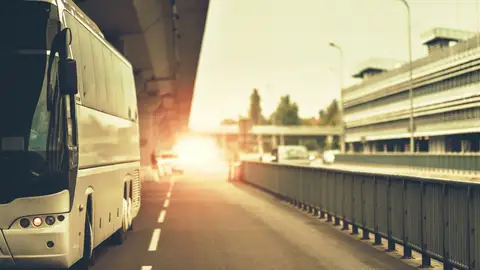 APETAM Y EL AEROPUERTO DE MÁLAGA REFUERZAN SU COLABORACIÓN PARA MEJORAR EL TRASLADO DE LOS VIAJEROS QUE LLEGAN A LA COSTA DEL SOL APETAM Y EL AEROPUERTO DE MÁLAGA REFUERZAN SU COLABORACIÓN PARA MEJORAR EL TRASLADO DE LOS VIAJEROS QUE LLEGAN A LA COSTA DEL SOL