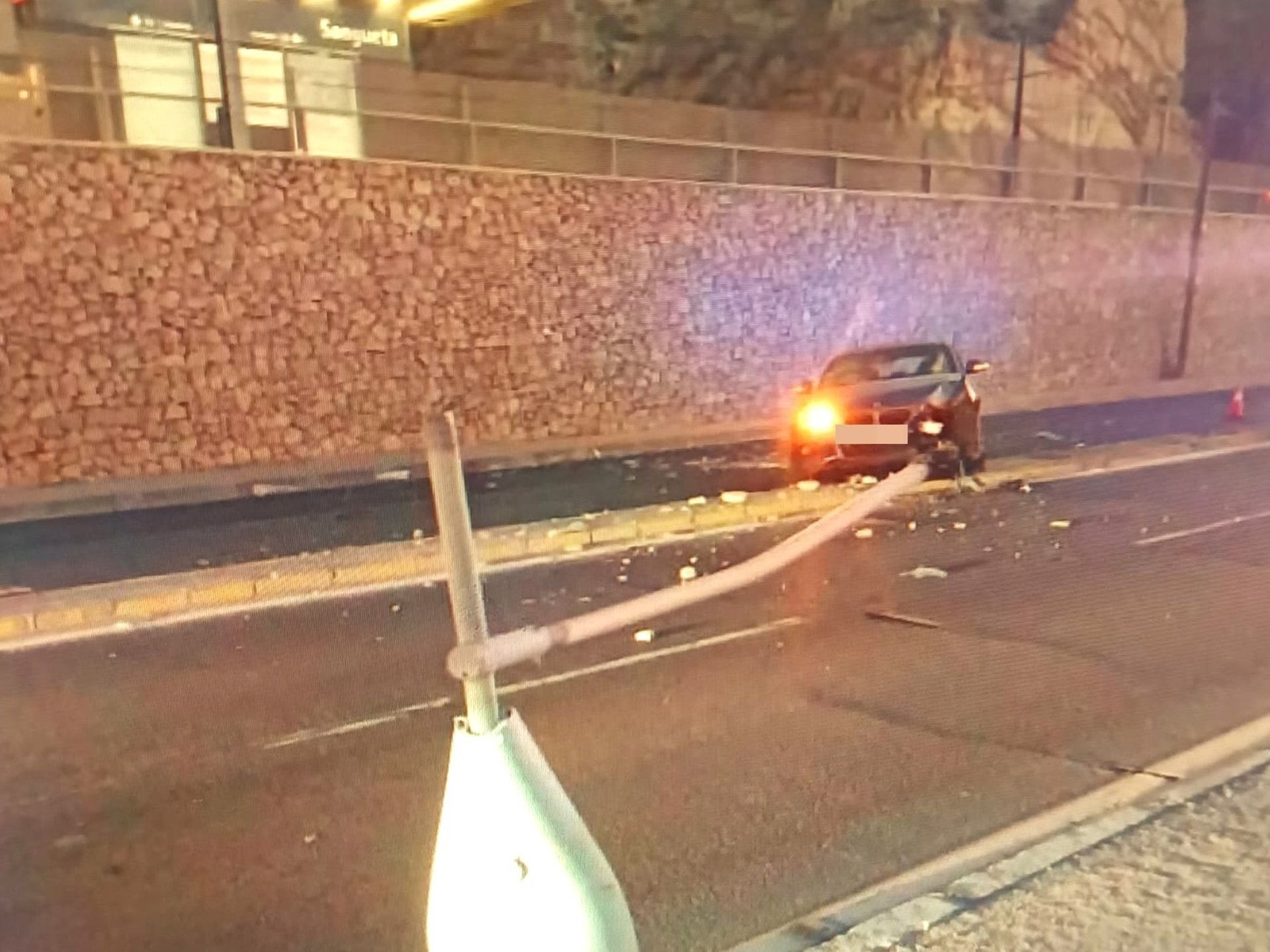 Un conductor ebrio choca contra una farola en Alicante y en Santa Pola muere un motorista Un conductor ebrio choca contra una farola en Alicante y en Santa Pola muere un motorista