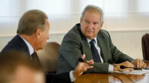 El ministro de Industria y Turismo, Jordi Hereu, durante su visita este miércoles a la sede de ASCER. El ministro de Industria y Turismo, Jordi Hereu, durante su visita este miércoles a la sede de ASCER.