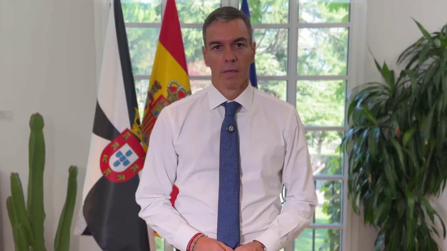 Pedro S&aacute;nchez elude en su felicitaci&oacute;n a Ceuta el informe de la Polic&iacute;a que se&ntilde;ala a Marruecos mientras Bola&ntilde;os pide cautela