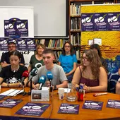 Víctor Torres, en el medio, junto al resto de representantes de Joves d'Eivissa Víctor Torres, en el medio, junto al resto de representantes de Joves d'Eivissa