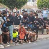 Varios inmigrantes hacen cola, a 1 de septiembre de 2026, en Ceuta (España). La Policía ha practicado tres expulsiones de personas con vínculos con el radicalismo de carácter yihadista detectadas en Ceuta tras la entrada masiva a la ciudad española del pasado 30 de julio. Varios inmigrantes hacen cola, a 1 de septiembre de 2026, en Ceuta (España). La Policía ha practicado tres expulsiones de personas con vínculos con el radicalismo de carácter yihadista detectadas en Ceuta tras la entrada masiva a la ciudad española del pasado 30 de julio.