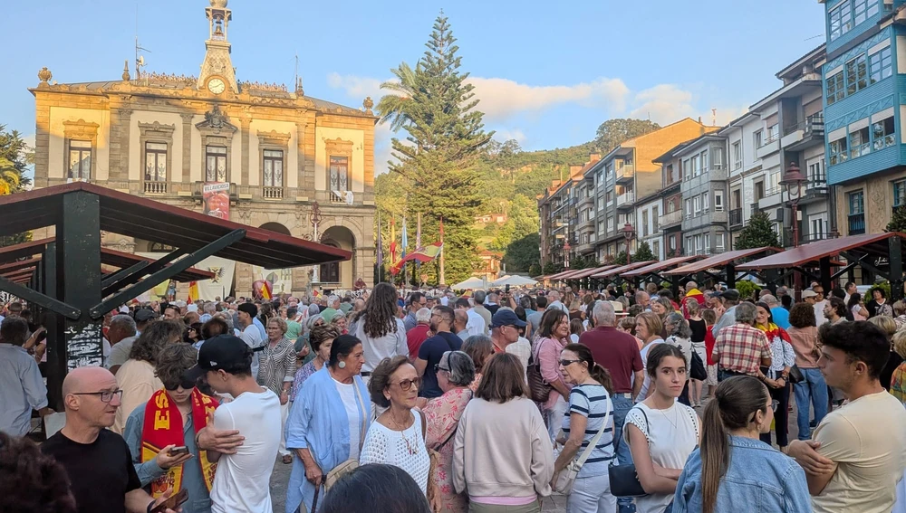 Concentración de apoyo a Ceuta en Villaviciosa Concentración de apoyo a Ceuta en Villaviciosa