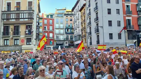2.000 personas en Pamplona se concentran en solidaridad con Ceuta 2.000 personas en Pamplona se concentran en solidaridad con Ceuta