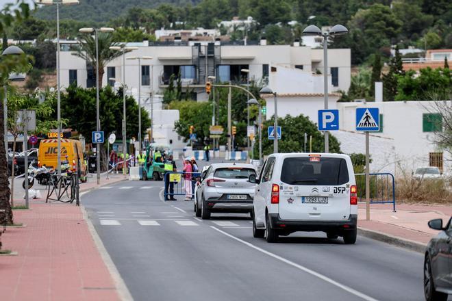 Mila, vecina de Jesús: "Hemos pasado de vivir en una calle tranquila a vivir en medio de una carretera con el peligro que eso conlleva" Mila, vecina de Jesús: "Hemos pasado de vivir en una calle tranquila a vivir en medio de una carretera con el peligro que eso conlleva"
