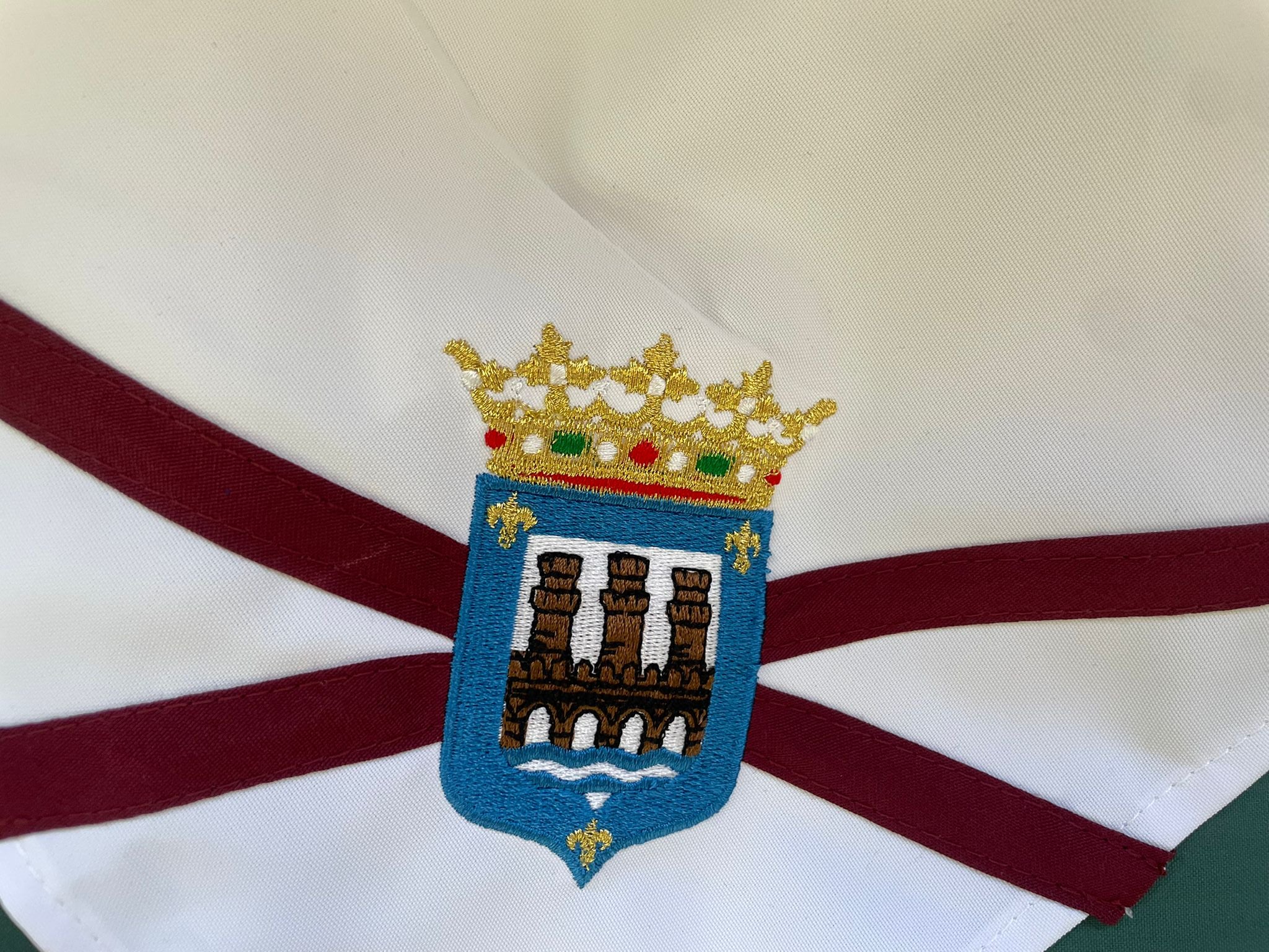 Un pañuelo único para Logroño: Confe-Rovelo propone vestir de blanco las fiestas logroñesas Un pañuelo único para Logroño: Confe-Rovelo propone vestir de blanco las fiestas logroñesas
